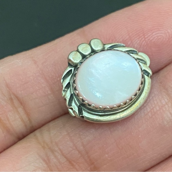 Vintage Unsigned Sterling Silver Pinkish Mother of Pearl Clip On Earrings 5.3g - Picture 8 of 12